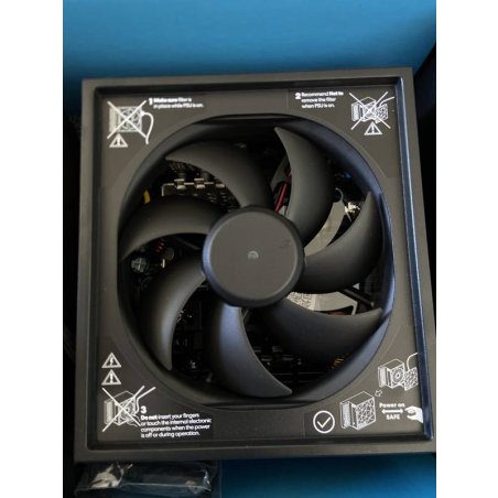 Блок питания Lian-Li ATX 1000W EDGE1000 + HUB Gen.5 80 PLUS gold (20+4pin) APFC 120мм fan 12xSATA Cab Manag RTL