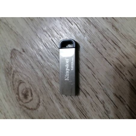 Флешка USB Kingston DataTraveler KYSON (DTKN/128 Gb), 128Gb, USB 3.2 Gen 1, R/W 200/60, серебристый/черный