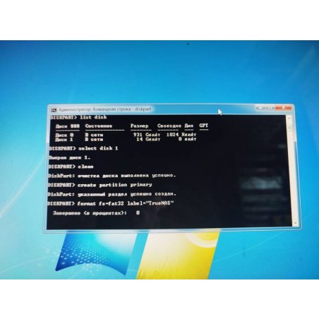 Флешка USB ADATA C008 (AC008-16G-RWE), 16Gb, USB 2.0, R/W 15/5, белый/синий