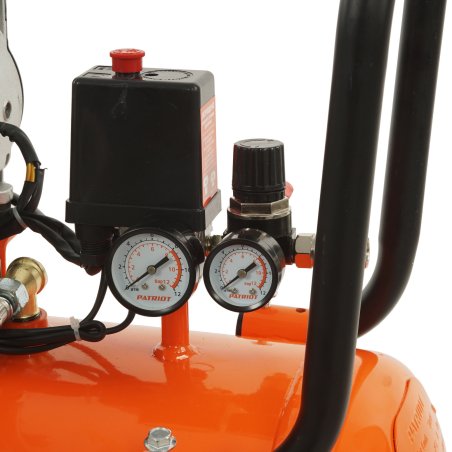 Компрессор Patriot поршневой безмасляный WO 80-360, 360 л/мин, 8 бар, 2200 Вт, 80 л, быстросъем и "елочка" с вентилем