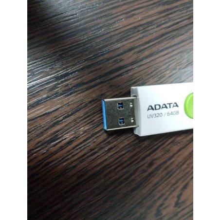 Флешка USB ADATA UV320 (AUV320-64G-RWHGN), 64Gb, USB 3.2 Gen1, R/W 100/30, белый/зеленый