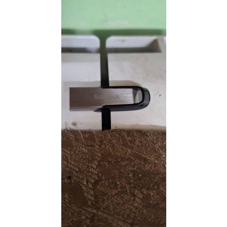 Флешка USB Sandisk 128Gb Cruzer Ultra Flair SDCZ73-128G-G46 USB 3.0 серебристый/черный