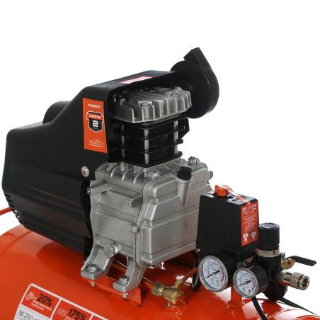 Компрессор PATRIOT EURO 50-260К 525306316 Мощность: 1.8 кВт; Напряжение: 230В~50Гц; Обороты двигателя: 2850 об/мин; Производительность: 260 л/мин; Объем ресивера: 50 л; Давление: 8 бар; Вес: 28,5