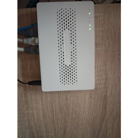 Коммутатор неуправляемый Tenda SM105, 5 портов, 5x2,5Gbит/с, настольный, пластиковый корпус