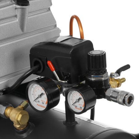 Компрессор Patriot поршневой масляный Professional 24-320, 320 л/мин, 8 бар, 2000 Вт, 24 л, быстросъемный 1/4" + "елочка"