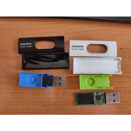 Флешка USB ADATA UV320 (AUV320-256G-RWHGN), 256Gb, USB 3.2 Gen1, R/W 100/30, белый/зеленый