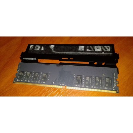 Оперативная память Patriot Viper Elite II, DDR4, 8Gb (1x8 Gb), 3200 MHz, CL18, DIMM, радиатор, красный/черный