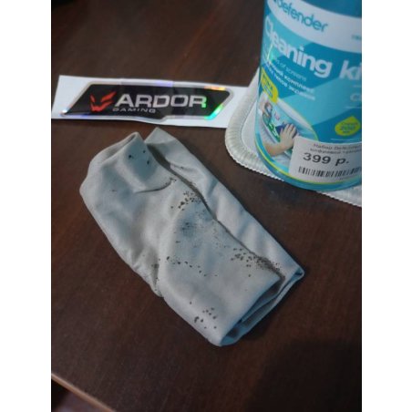 Чистящий спрей Defender для экранов / пластиковый флакон с пульверизатором 200 мл + микрофибра 20 х 20 см / Беларусь