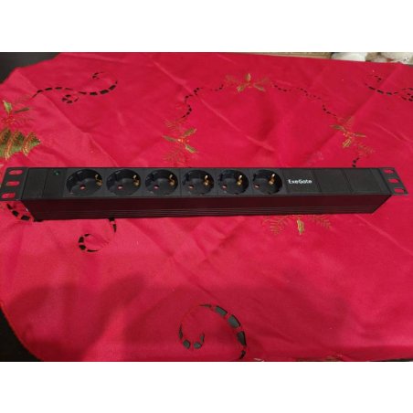Блок розеток горизонтальный ExeGate ServerPro PDU-19H604 Al-6S-C14-2.5, 19", 1U, Алюминий, 6 Schuko, кабель с вилкой C14 VDE-250V-10A-3*1.5мм2, 2.5 метра, черный