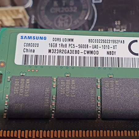 Оперативная память Samsung M323R2GA3EB0-CWM, DDR5, 16Gb (1x16 Gb), 5600 MHz, CL46