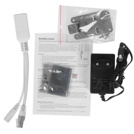 Точка доступа MikroTik RB912UAG-5HPnD-OUT BaseBox 5 (RouterBOARD 912UAG with 600Mhz Atheros CPU, 64MB RAM, 1xGigabit LAN, USB, miniPCIe, built-in 5Ghz 802.11a/n 2x2 two chain wireless with two RP-SMA connectors, Ro