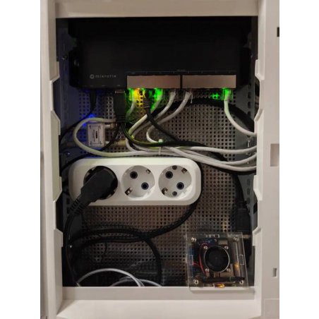Маршрутизатор Mikrotik RB5009UPr+S+IN,7х 1G RJ45, 2.5G RJ45, 10G SFP+, 1xPoE in, 7x PoE out