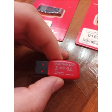 Флешка USB Sandisk 32Gb Cruzer Blade SDCZ50-032G-B35 USB 2.0 черный/красный