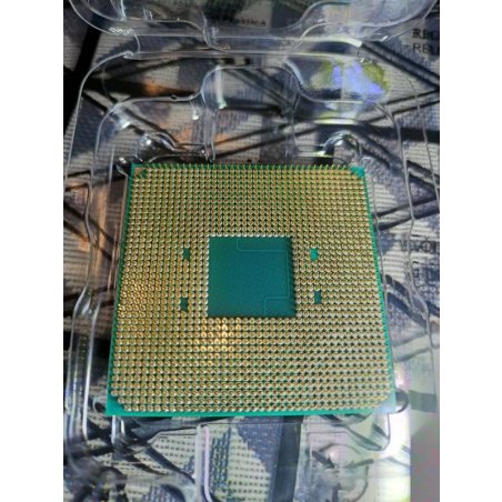 Процессор AMD Ryzen 3 3200G Soc-AM4 3.6GHz OEM