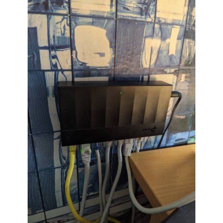 Коммутатор 8 ports Giga Unmanaged switch, 8 10/100/1000Mbps RJ-45 ports, plastic shell, desktop and wall mountable