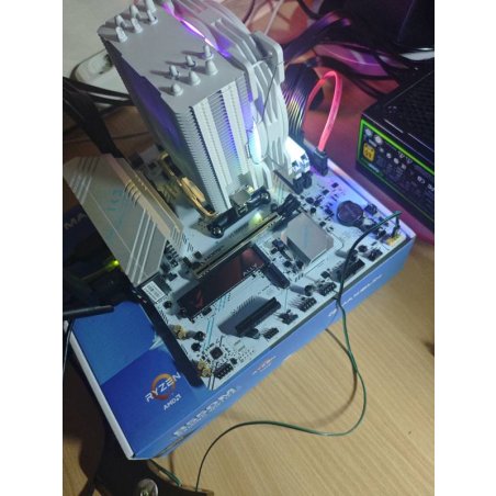 Процессор AMD Ryzen 3 3200G Soc-AM4 3.6GHz OEM