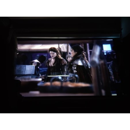 Экран с электроприводом Lumien Master Control 163х220 см (раб. область 119х212см) (95") High Contrast черная кайма сверху 40 см 16:9